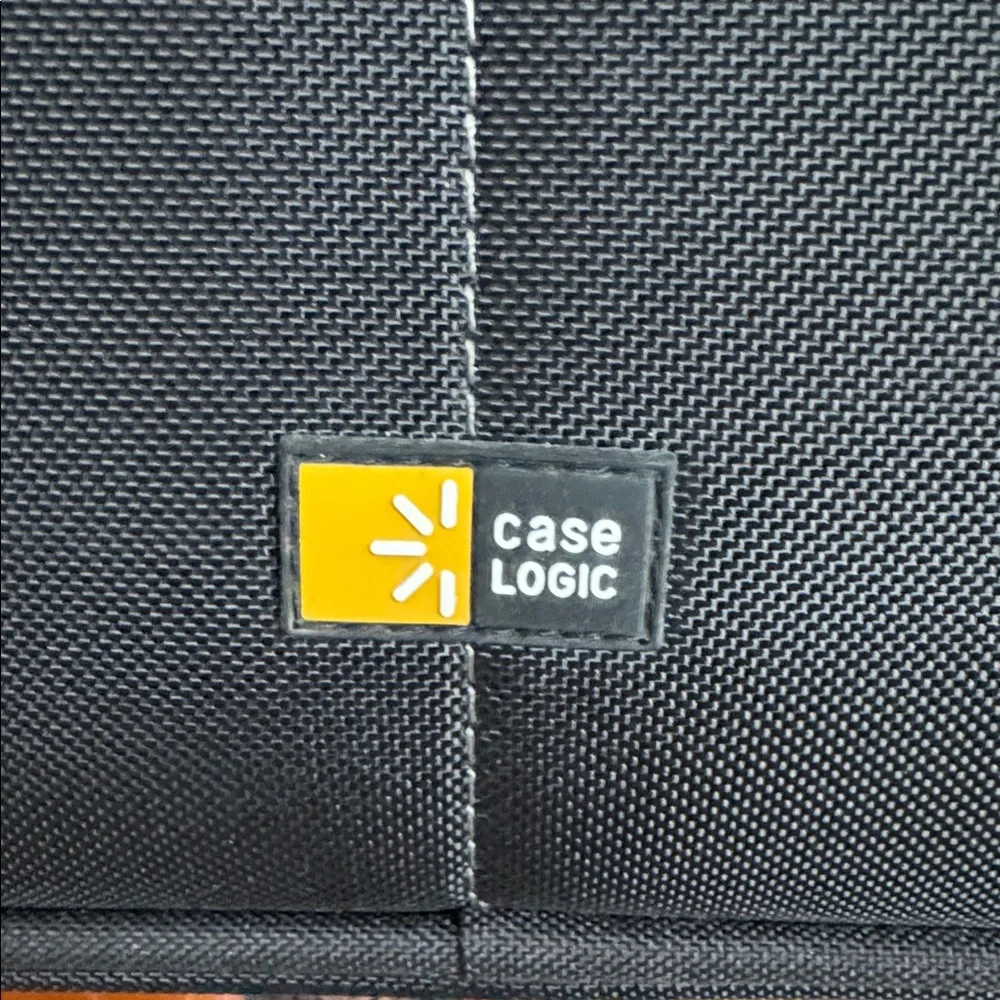 Case Logic black nylon laptop bag w/adjustable strap and top handle, NWOT
